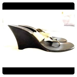 Perfect neutral wedge sandal. Kors to the rescue!